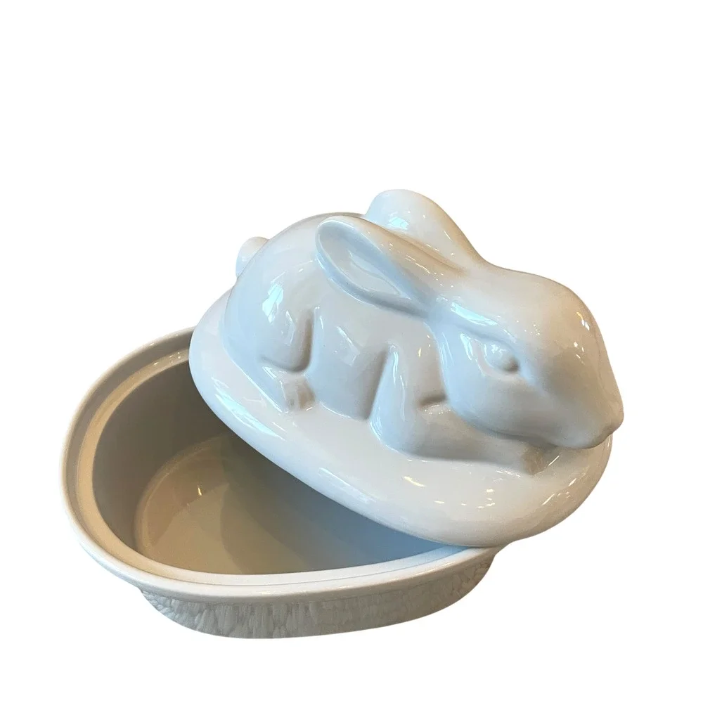 Zrike Brands Easter Bunny Rabbit Lidded Casserole Dish White Ceramic NEW